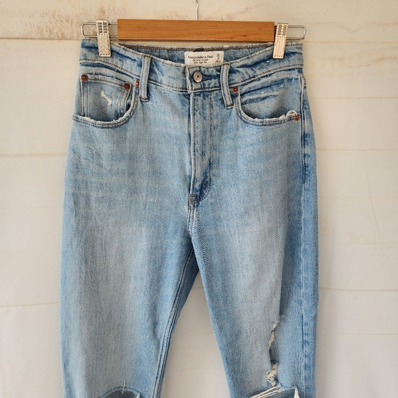 Abercrombie And Fitch The Ankle Straight Ultra High Rise Jeans - Picture 3 of 12